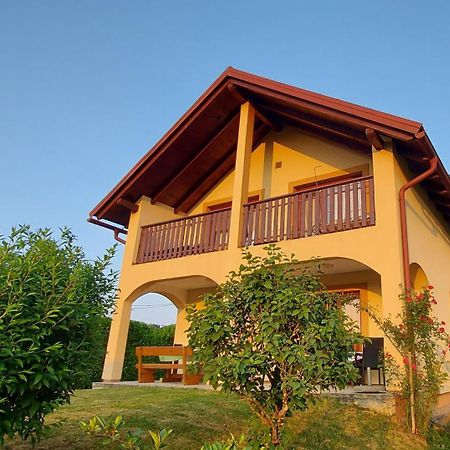 Holiday House And Apartments Vale دوغا غيسا المظهر الخارجي الصورة